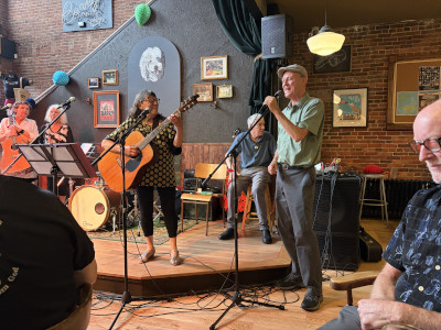 Sandy and Thomas playing at Bearly's